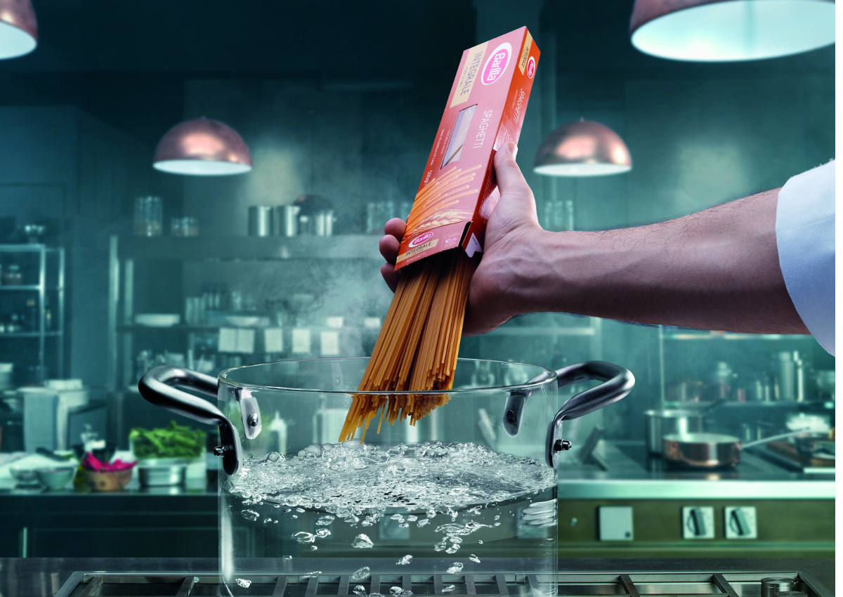 Roger Federer-Barilla-whole wheat spaghetti-brown Pack resized-Davide Oldani-TV commercials