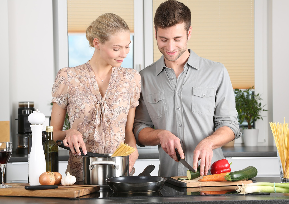 coronavirus-kitchen-shoppers-home cooking