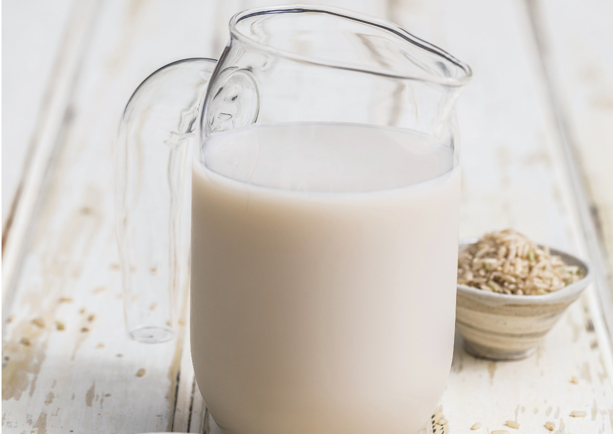 plant-based-drinks-almonds.soy