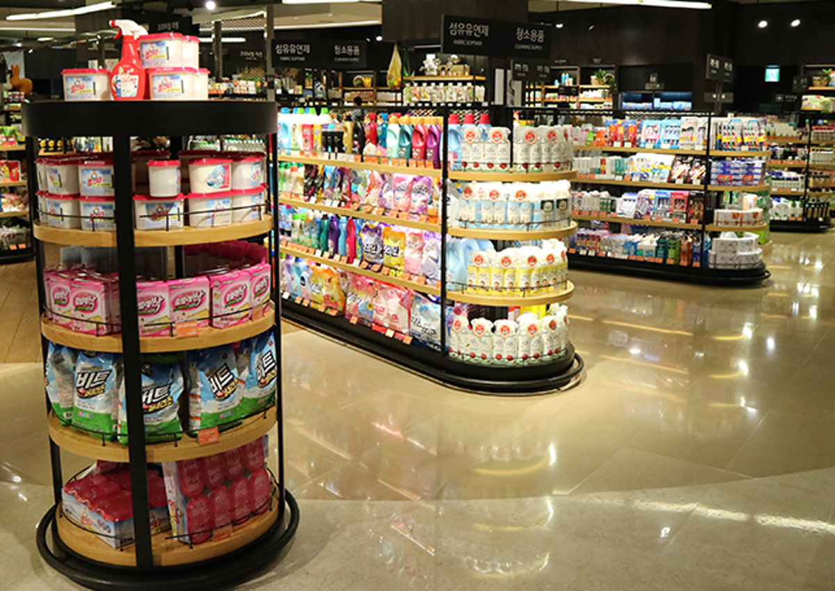 Hyundai aisles