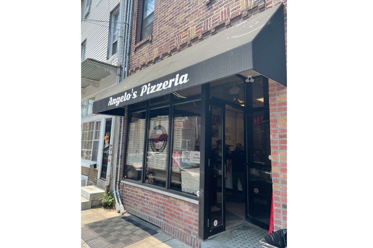 Angelo's-pizzeria-pizza